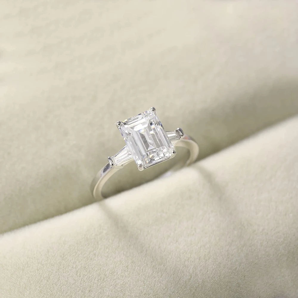 Elegant Emerald Ring